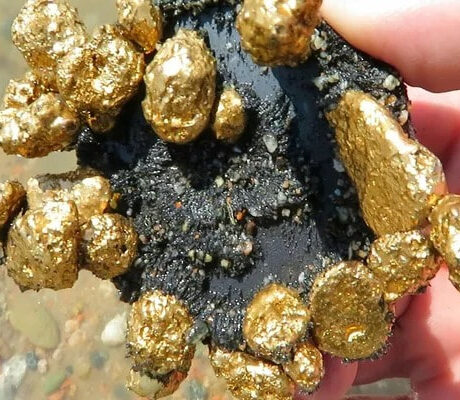 چرا آهنربا به طلا یا نقره نمی‌چسبد